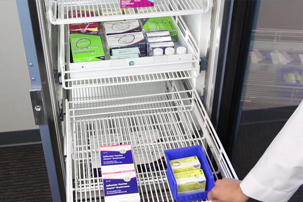 Enregistreur de données de température et d'humidité pour entrepôt médical.